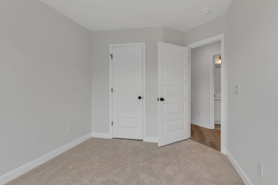 Spacious, unfurnished interior of a new home in Anderson Park, Hendersonville (Image 20).