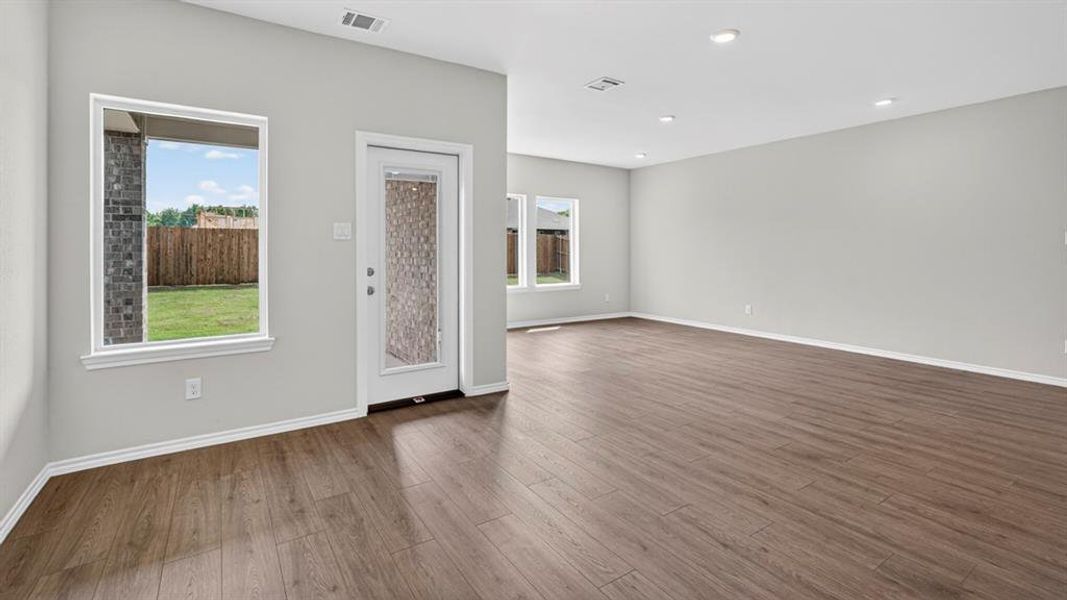 Spacious, unfurnished interior of a new home in Blaire Lake, Tyler (Image 20). Spacious, unfurnished interior of a new home in Blaire Lake, Tyler (Image 20).