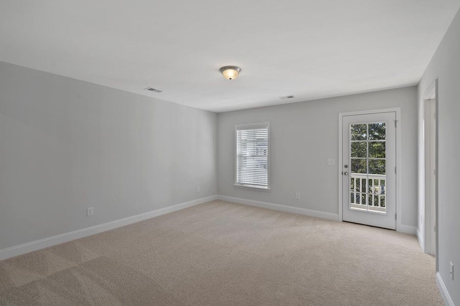 Spacious, unfurnished interior of a new home in Sweetgrass Station, Summerville (Image 30).