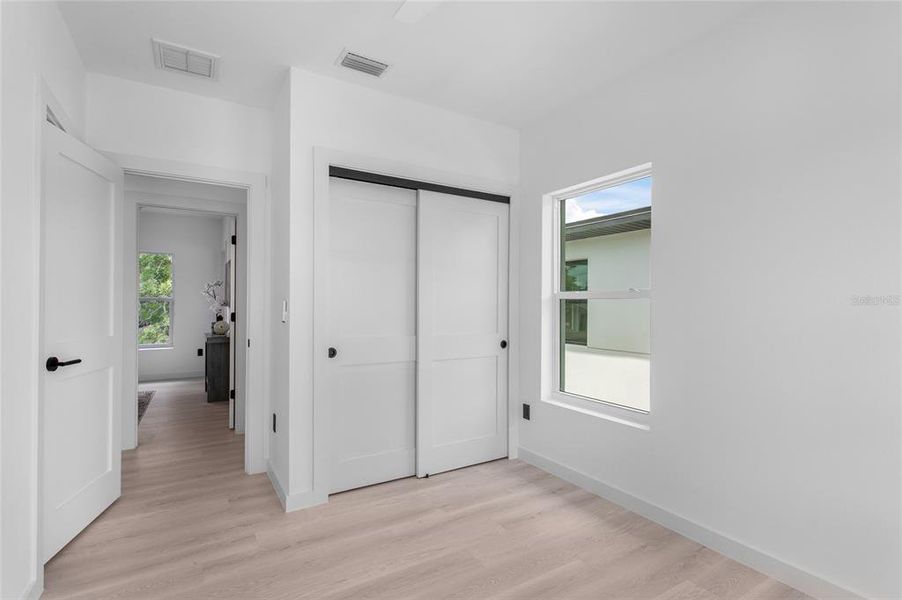 Spacious, unfurnished interior of a new home in , St. Petersburg (Image 24).