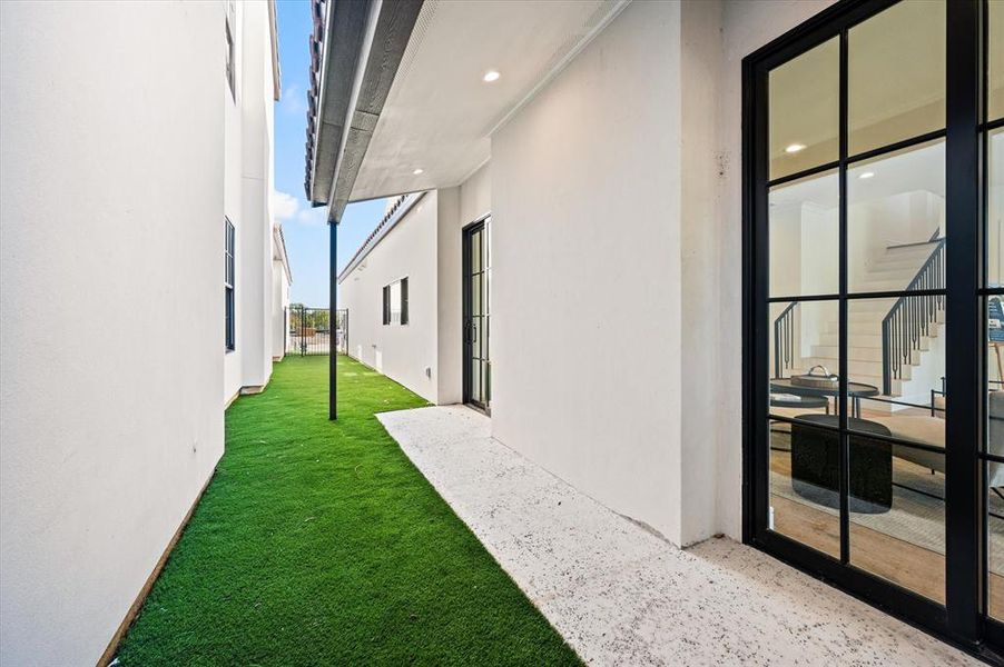 5 ft side yard 5 ft side yard