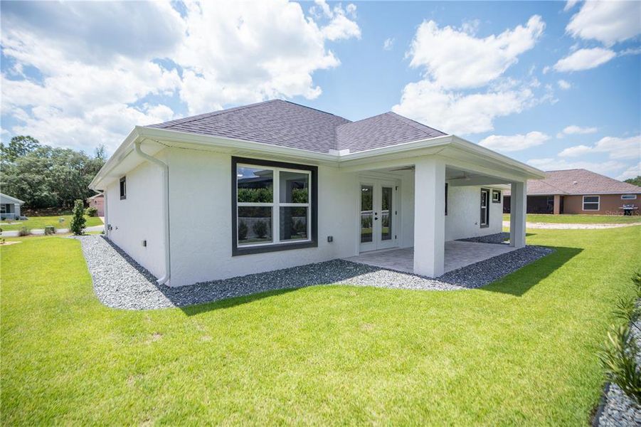 Exterior details and patio area of a home in , Dunnellon (Image 3).