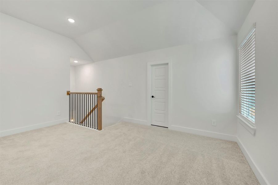 Spacious, unfurnished interior of a new home in Sorella, Tomball (Image 13).