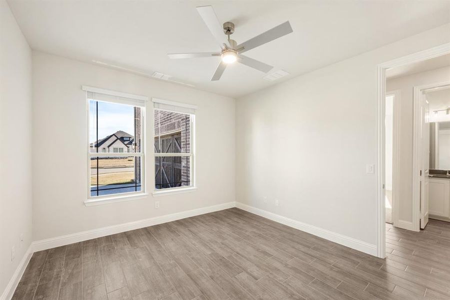 Spacious, unfurnished interior of a new home in Sunrise at Garden Valley, Waxahachie (Image 25).