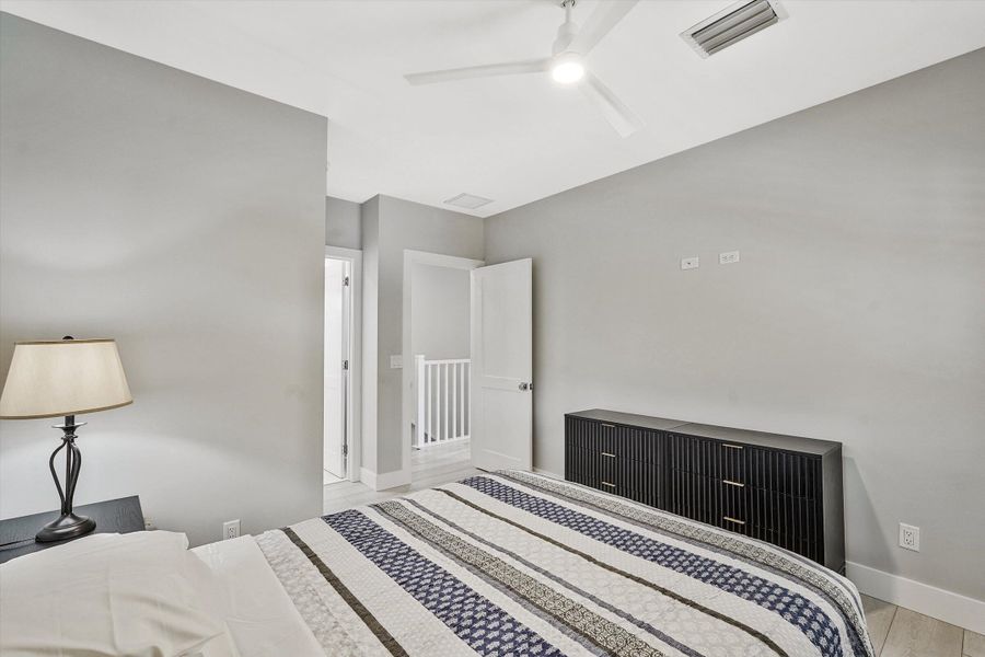 19-425 Hugh Street-19