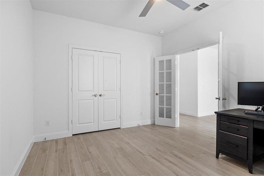 Spacious, unfurnished interior of a new home in Fox Hollow, Forney (Image 29).