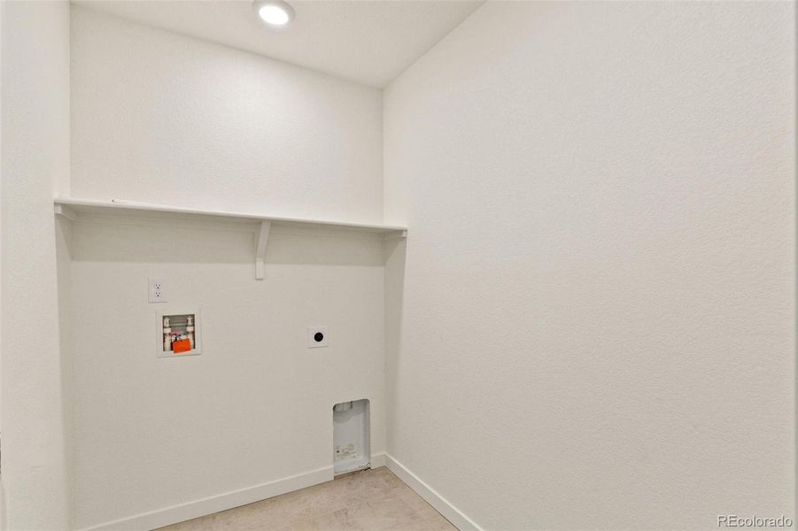 Spacious, unfurnished interior of a new home in The Ridge at Lorson Ranch, Colorado Springs (Image 20).