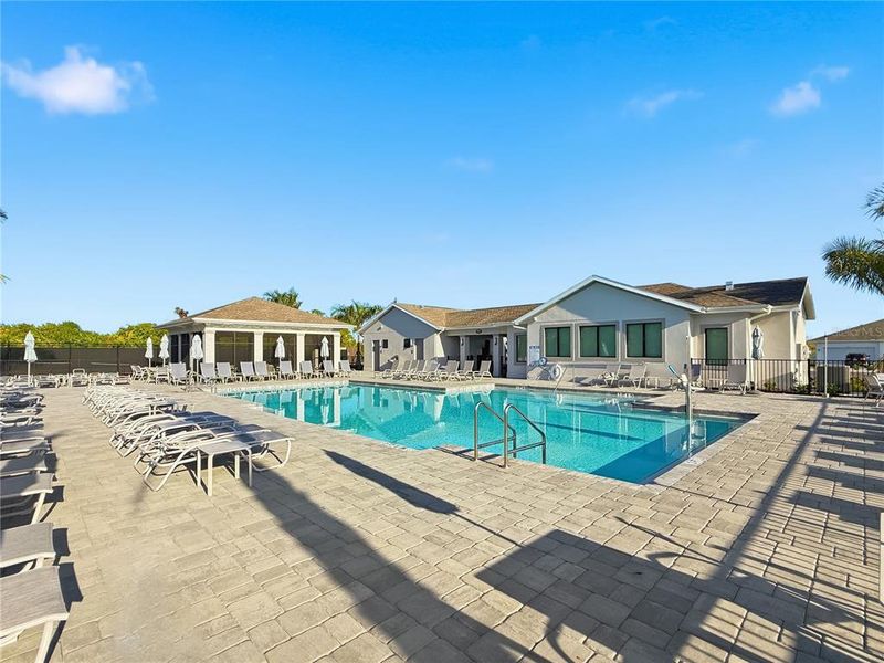 Community amenities in , Englewood (Image 33).