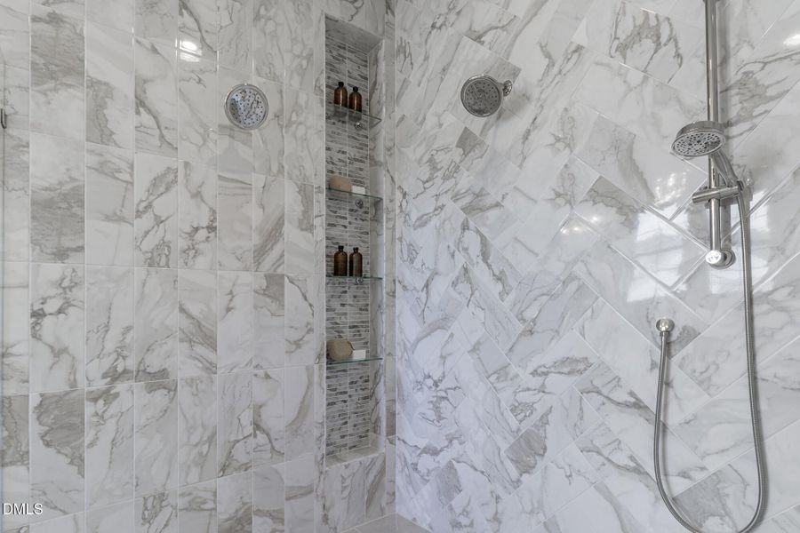 200_MEADOW_WALK_DR_INTERIOR_43 200_MEADOW_WALK_DR_INTERIOR_43