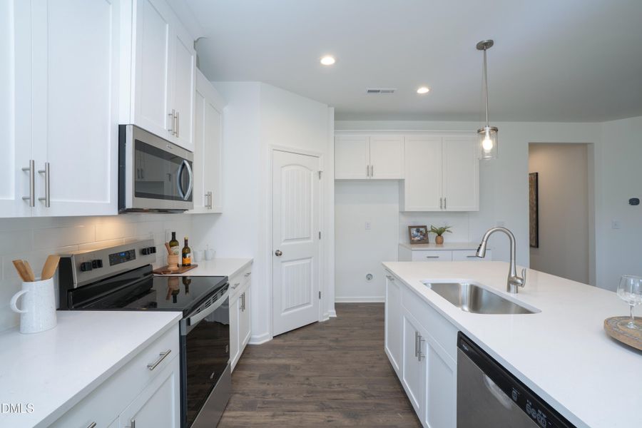 large eat in kitchen