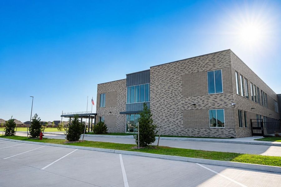 Condo located in Katy, TX showcasing its design and architecture (Image 5).