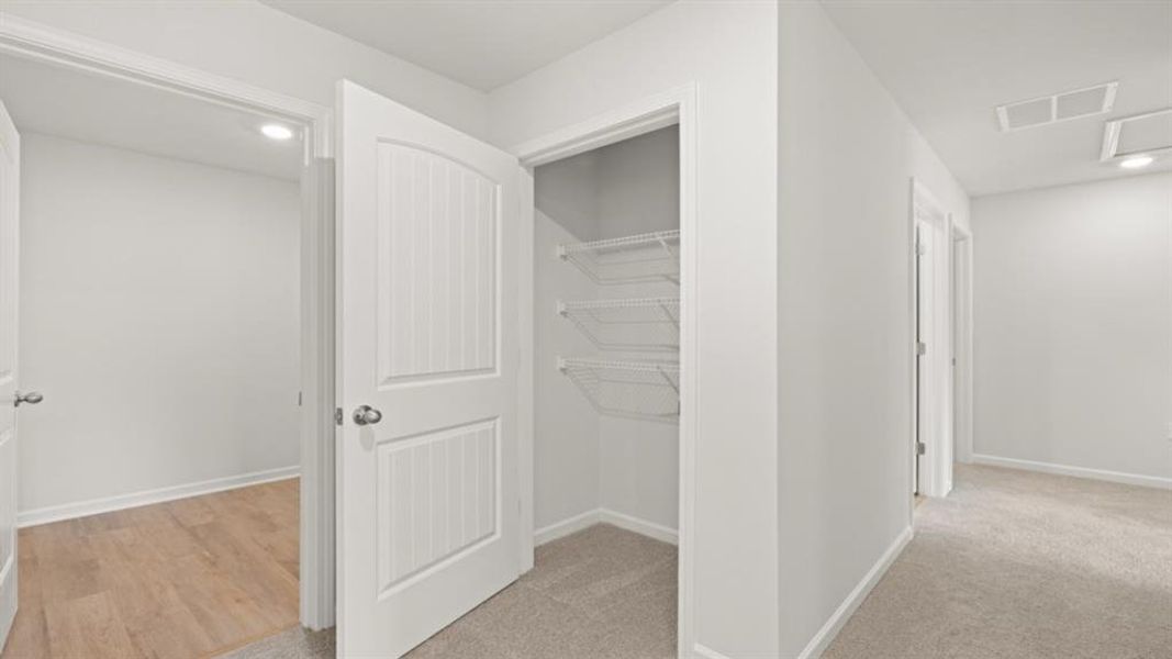 Spacious, unfurnished interior of a new home in Oakleigh Glen, Dallas (Image 33).