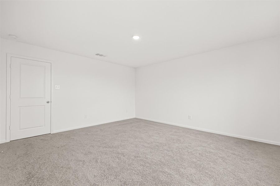 Spacious, unfurnished interior of a new home in Chapel Run, Montgomery (Image 36).
