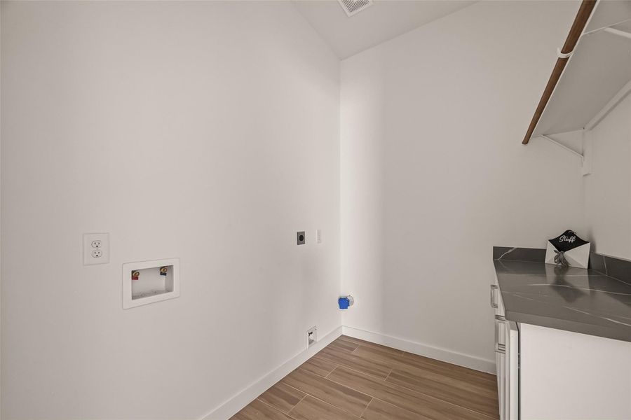 Spacious, unfurnished interior of a new home in , Houston (Image 29).