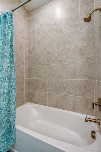 Close-up of interior finishes inside a home in , Daytona Beach (Image 21).