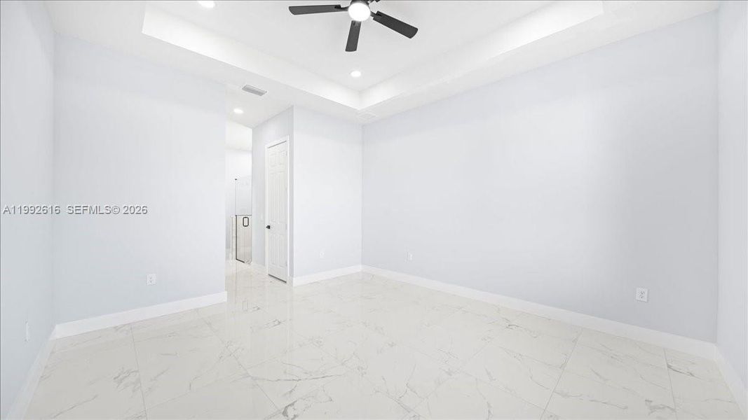 Spacious, unfurnished interior of a new home in , Cape Coral (Image 22).