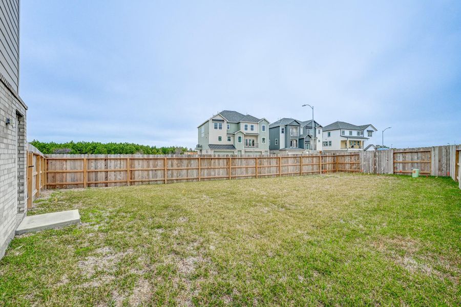 Exterior details and patio area of a home in Townsen Landing, Humble (Image 23).