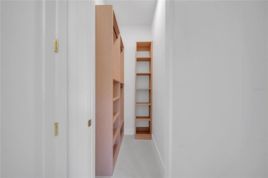 Spacious, unfurnished interior of a new home in , Cape Coral (Image 49).