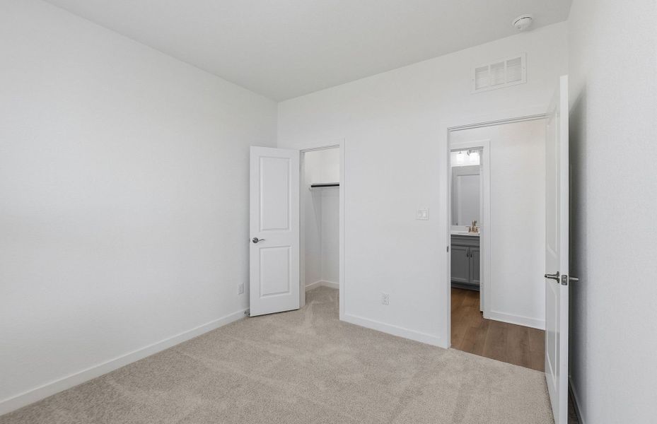 Spacious, unfurnished interior of a new home in Santa Rita Ranch, Liberty Hill (Image 17).
