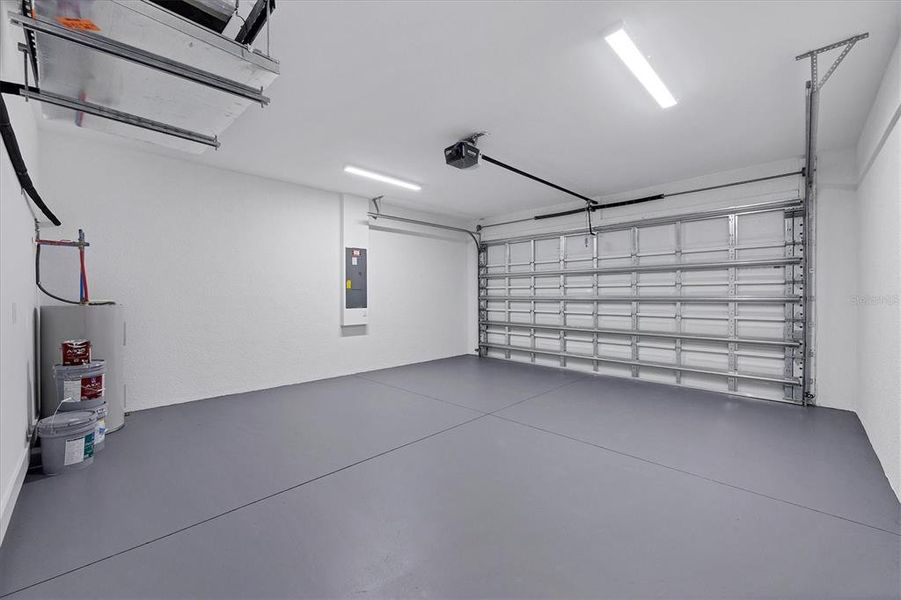 Spacious, unfurnished interior of a new home in , North Port (Image 22).