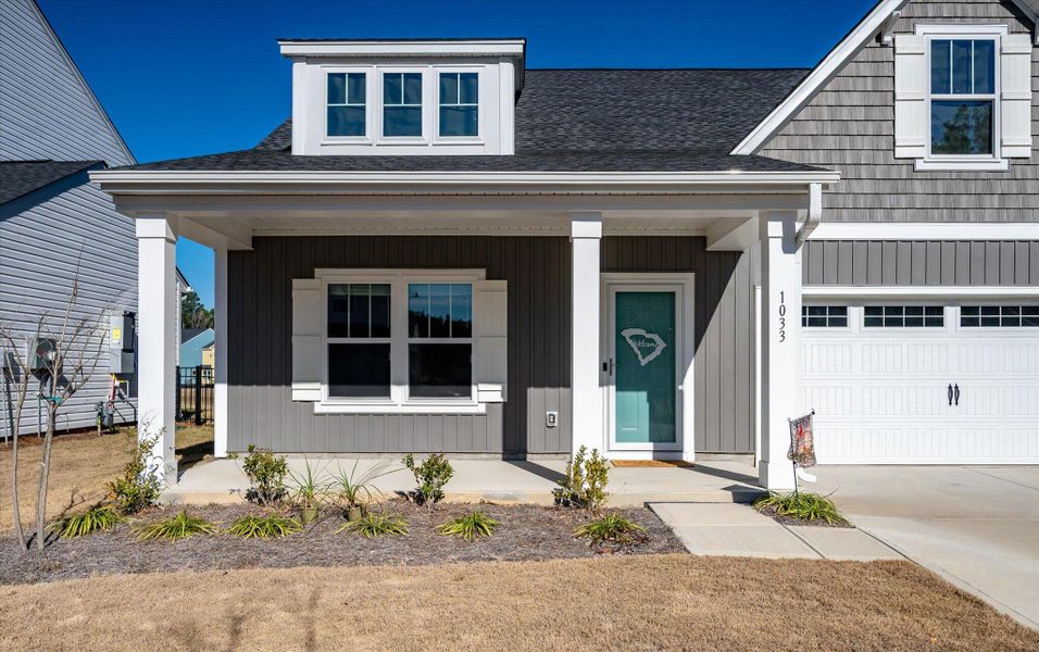 Exterior details and patio area of a home in , Ravenel (Image 25).