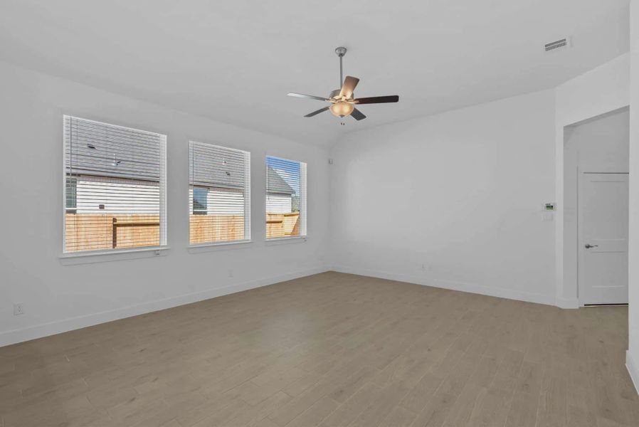 Spacious, unfurnished interior of a new home in Attwater 55s, Waller (Image 8).