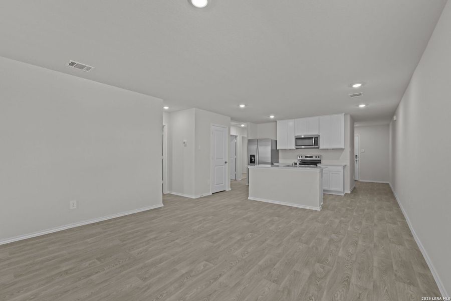 Spacious, unfurnished interior of a new home in Swenson Heights, Seguin (Image 16).