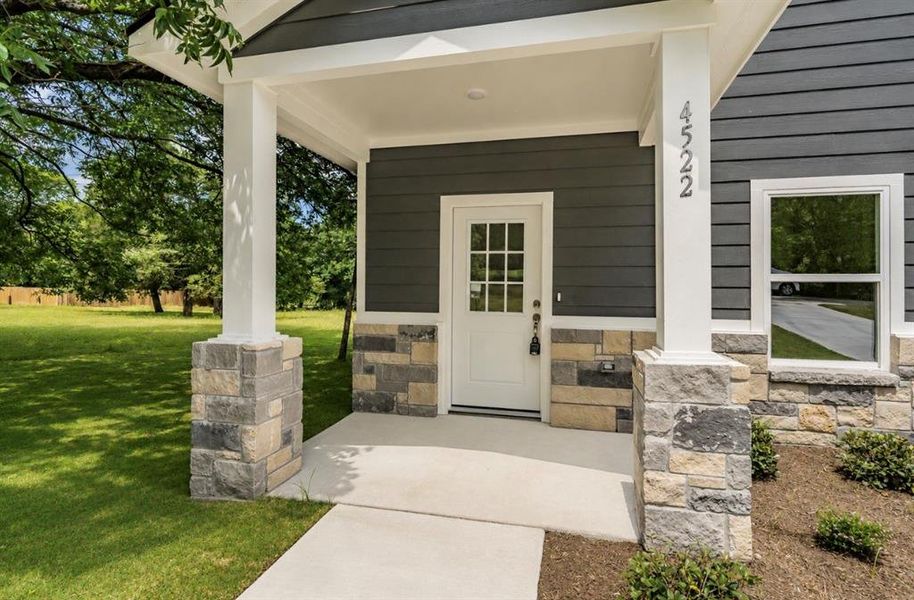 Exterior details and patio area of a home in , Dallas (Image 3).