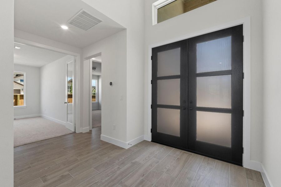 Spacious, unfurnished interior of a new home in Nolina, Georgetown (Image 19).