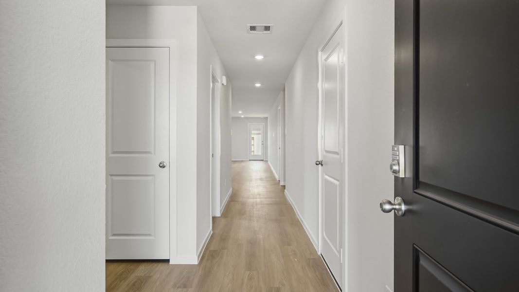 Spacious, unfurnished interior of a new home in Sunterra, Katy (Image 14).