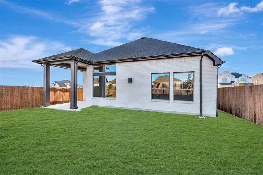 Exterior details and patio area of a home in Tavolo Park Cottages, Fort Worth (Image 3).