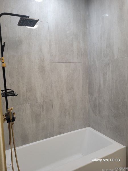 Close-up of interior finishes inside a home in , Floresville (Image 6).