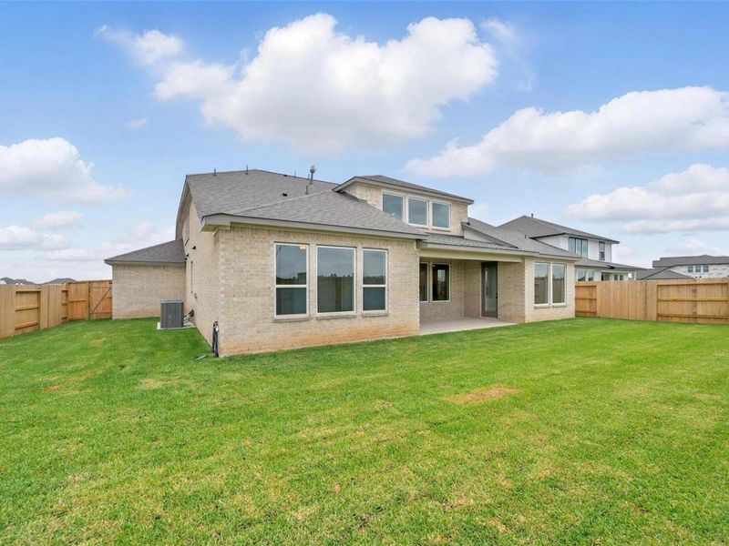 Exterior details and patio area of a home in Lago Mar, Texas City (Image 25).