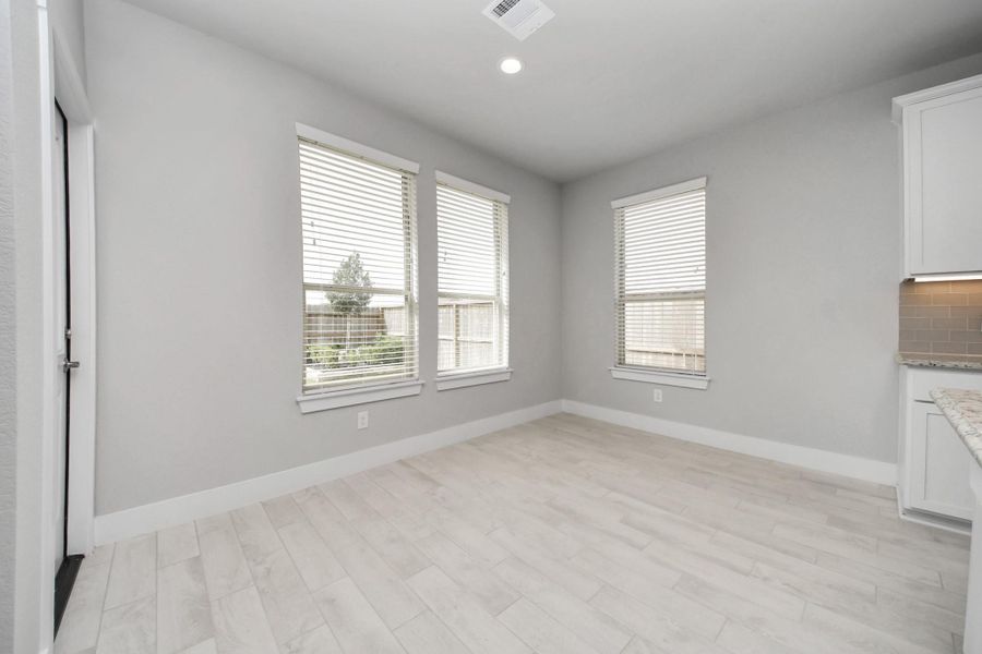 Spacious, unfurnished interior of a new home in Sunterra, Katy (Image 28). Spacious, unfurnished interior of a new home in Sunterra, Katy (Image 28).