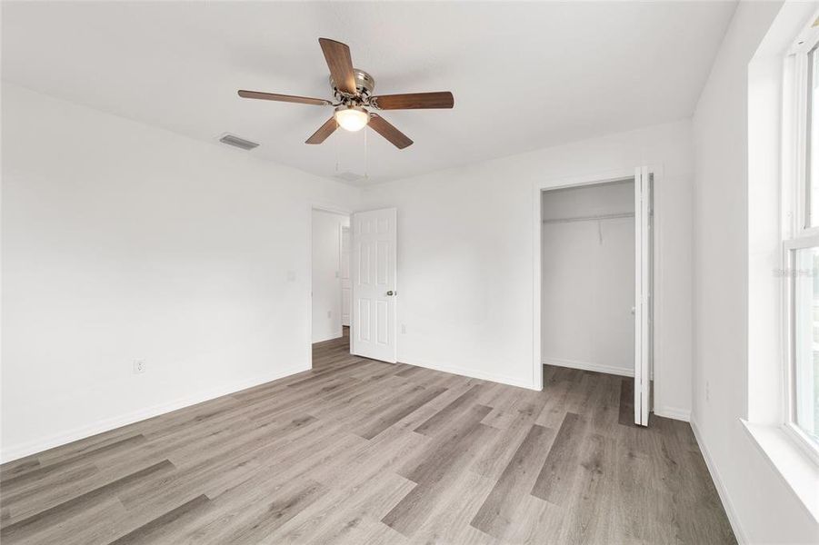 Spacious, unfurnished interior of a new home in , Silver Springs (Image 14).