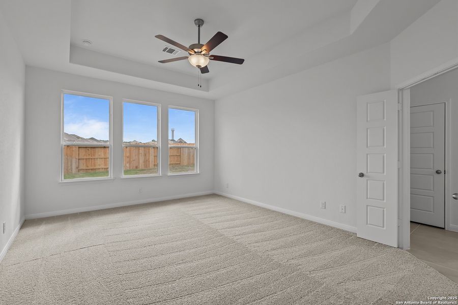 Spacious, unfurnished interior of a new home in Homestead 75', Schertz (Image 19).