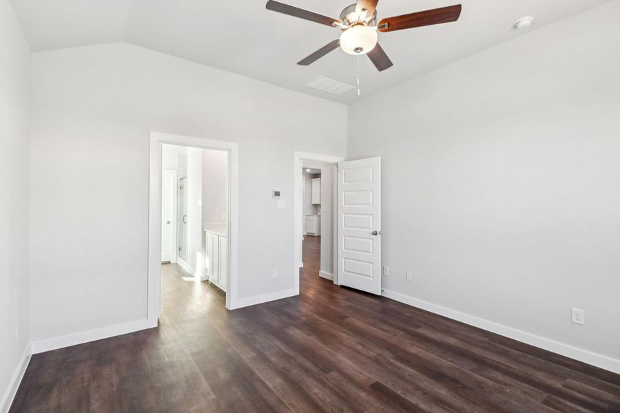 Spacious, unfurnished interior of a new home in Bluestem, Brookshire (Image 22).