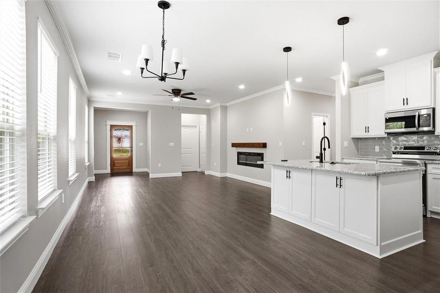 Spacious, unfurnished interior of a new home in , Alvarado (Image 10).