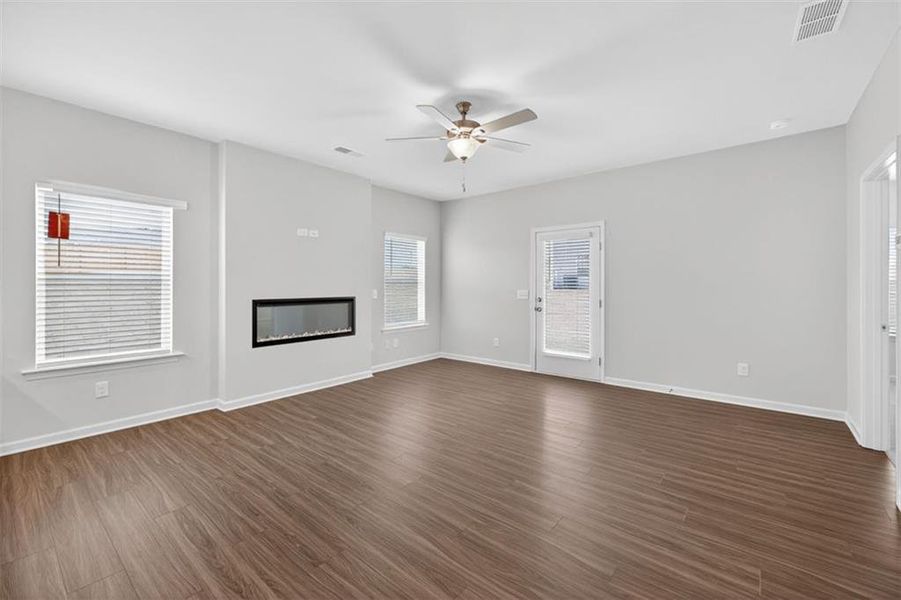 Spacious, unfurnished interior of a new home in Garrett Preserve, Douglasville (Image 20).