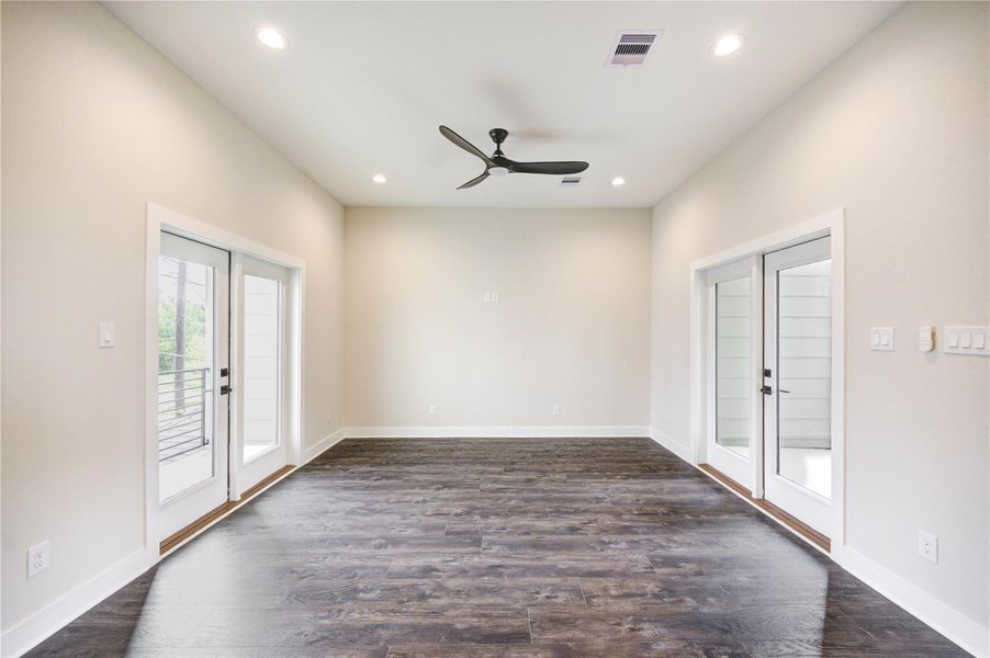 Large Living Room with access to 2 Balconies