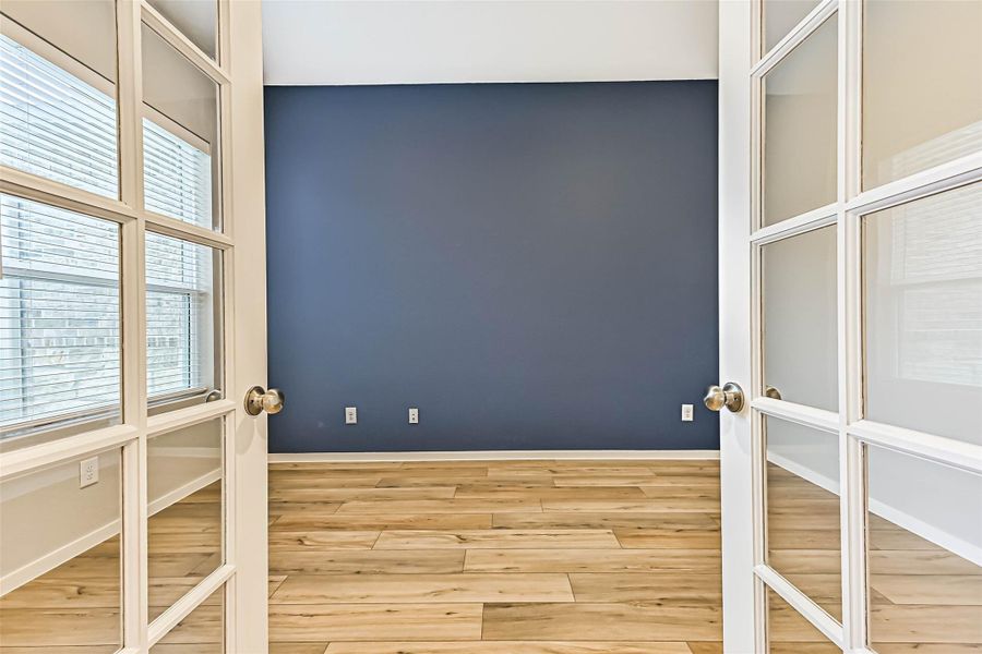 Spacious, unfurnished interior of a new home in Lago Mar, Texas City (Image 33).