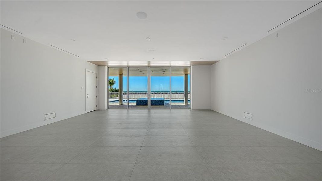 Spacious, unfurnished interior of a new home in , Longboat Key (Image 43).