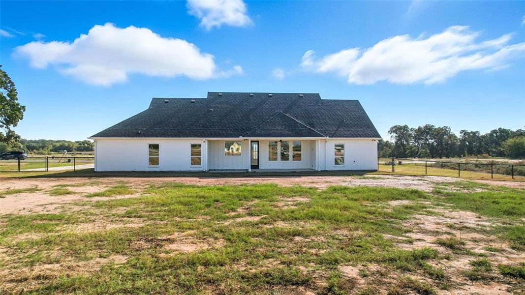 Exterior details and patio area of a home in , Boyd (Image 2).
