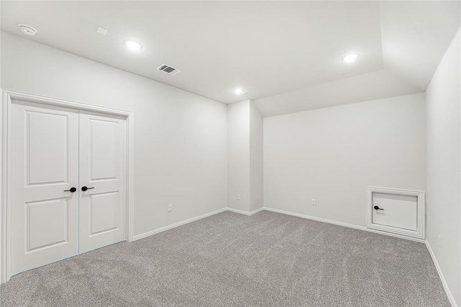 Spacious, unfurnished interior of a new home in Meadow Vista, Anna (Image 31).