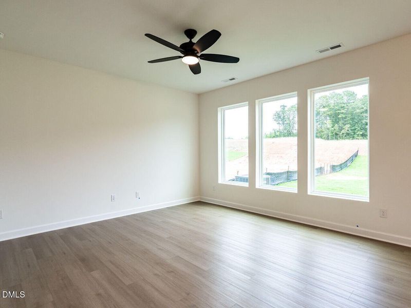 008-1280x960-family-room