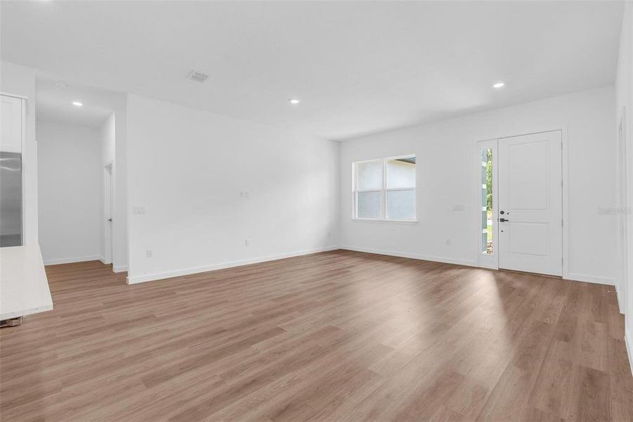 Spacious, unfurnished interior of a new home in , Dunnellon (Image 27).