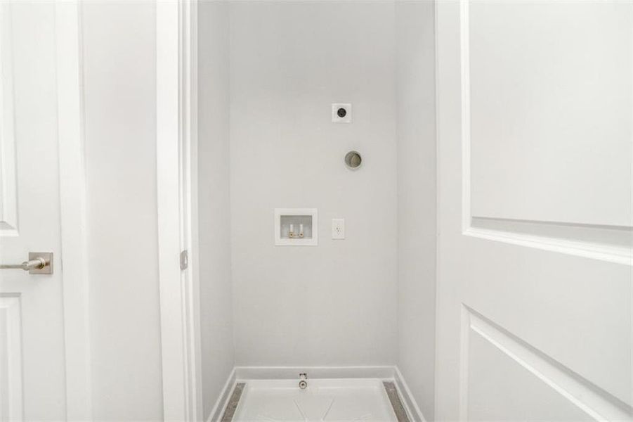 Spacious, unfurnished interior of a new home in The Cottages at East Lanier, Fairburn (Image 8).