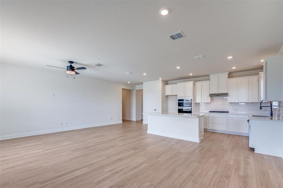 Spacious, unfurnished interior of a new home in Sierra Vista at Kelly Ranch, Aledo (Image 19).