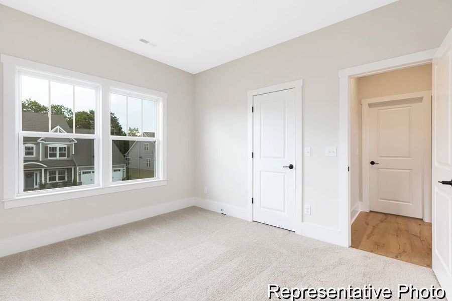 Spacious, unfurnished interior of a new home in Edgewater - Harbor Pointe, Lancaster (Image 18).