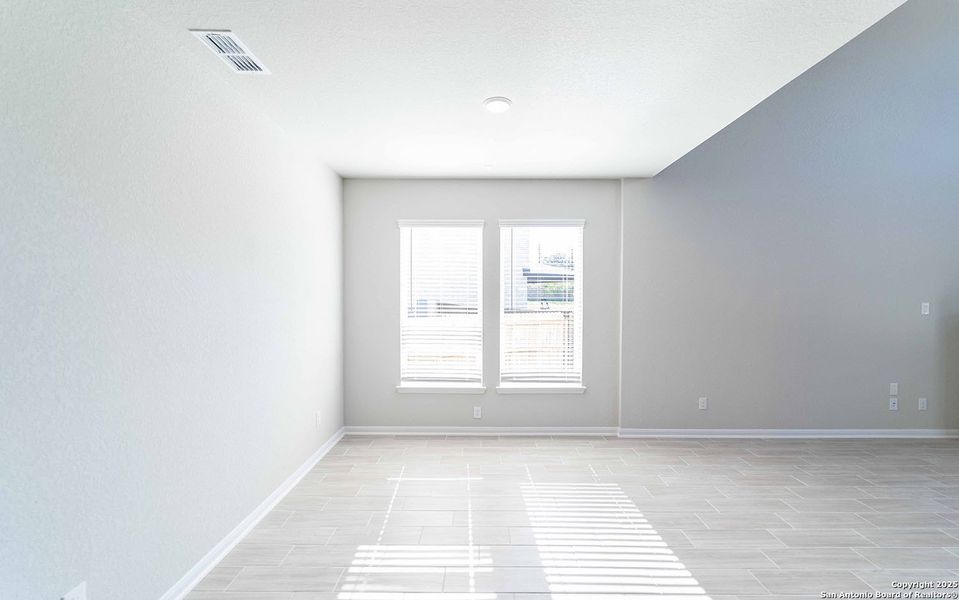 Spacious, unfurnished interior of a new home in Arcadia Ridge, San Antonio (Image 14). Spacious, unfurnished interior of a new home in Arcadia Ridge, San Antonio (Image 14).